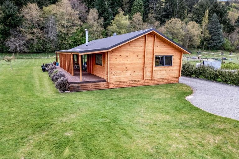 Photo of property in 10 Carlisle Street, Athol, 9793