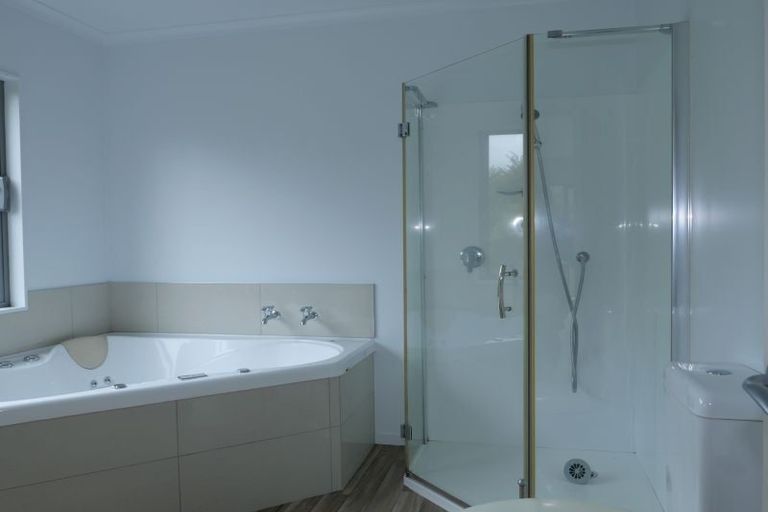 Photo of property in 17 Charlotte Way, Raumati South, Paraparaumu, 5032