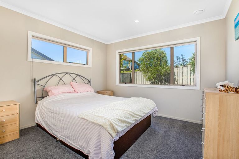 Photo of property in 10 Routeburn Avenue, Aotea, Porirua, 5024