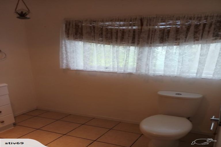 Photo of property in 37 Cascades Road, Pakuranga Heights, Auckland, 2010