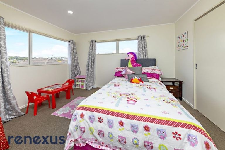 Photo of property in 8 Birchlea Rise, Goodwood Heights, Auckland, 2105