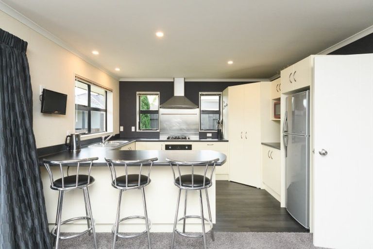 Photo of property in 6 Nevada Way, Kelvin Grove, Palmerston North, 4414