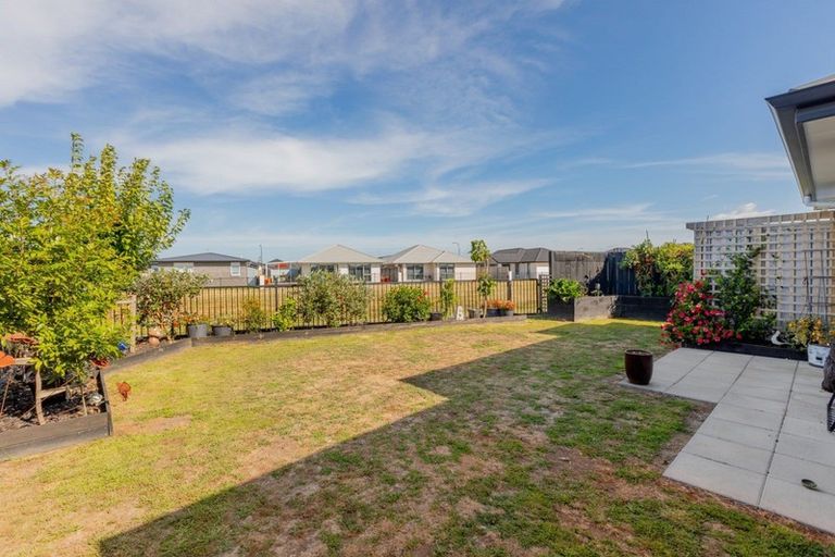Photo of property in 75 Te Kio Crescent, Papamoa Beach, Papamoa, 3118