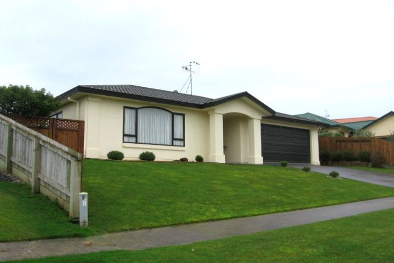 Photo of property in 17 Logan Way, Kelvin Grove, Palmerston North, 4414