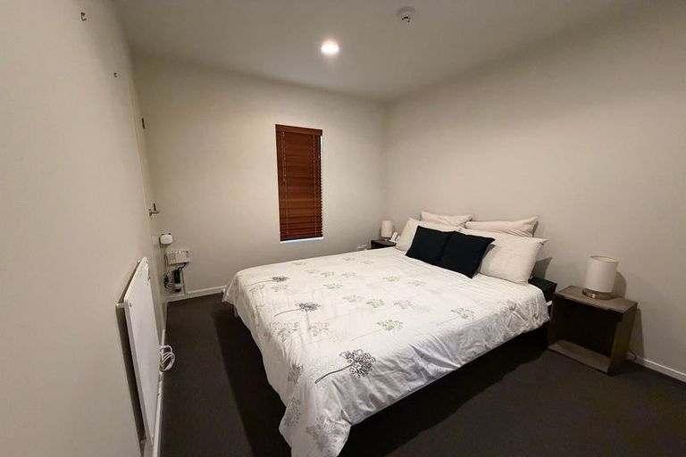 Photo of property in Metro Apartments, 2/220 Thorndon Quay, Pipitea, Wellington, 6011