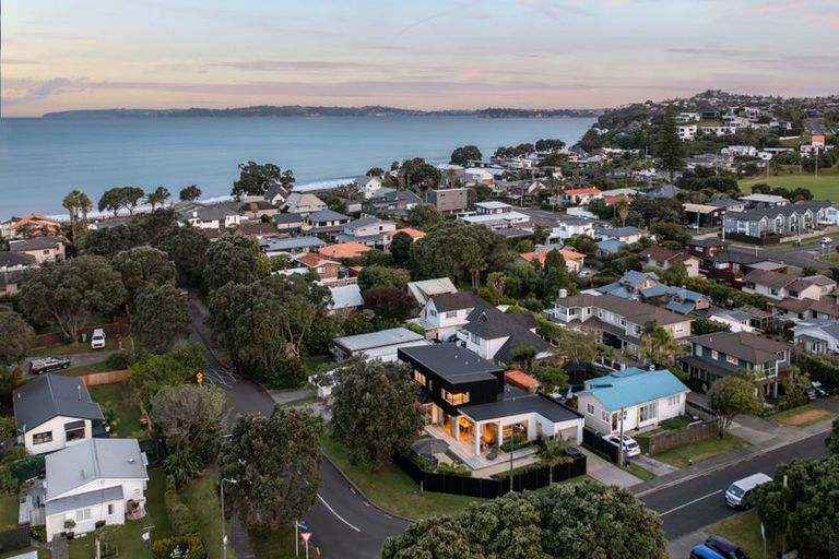 Photo of property in 52 Walton Street, Red Beach, 0932