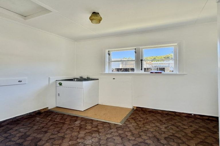 Photo of property in 12 Davis Grove, Wainuiomata, Lower Hutt, 5014