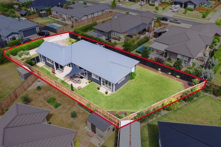 Photo of property in 14 Malbec Place, Huapai, Kumeu, 0810