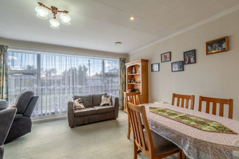 Photo of property in 19 Holloway Street, Waikiwi, Invercargill, 9810