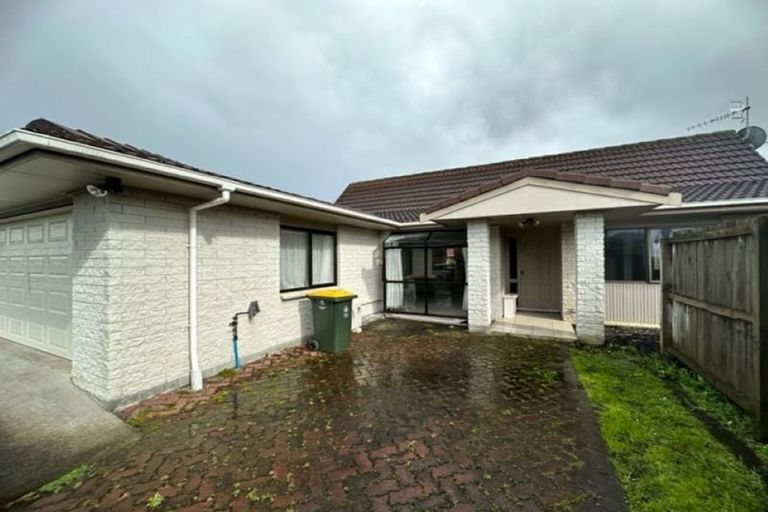 Photo of property in 10 Jillteresa Crescent, Half Moon Bay, Auckland, 2012