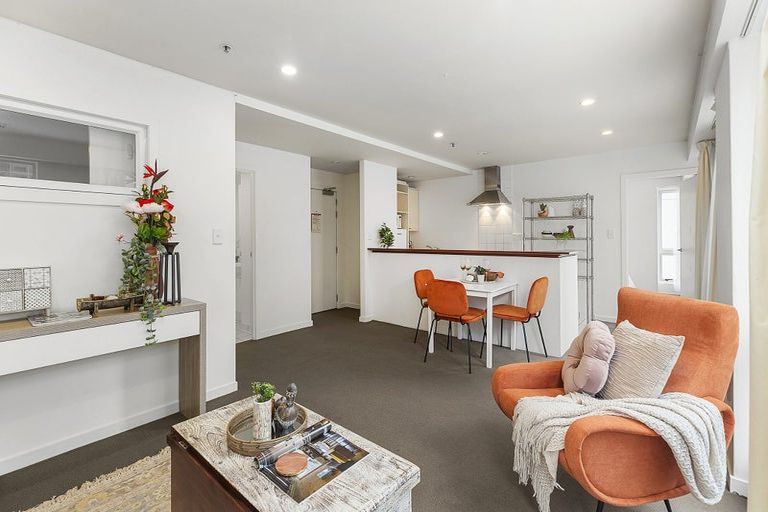 Photo of property in Terrace Heights Apartments, 2a/163 The Terrace, Wellington Central, Wellington, 6011