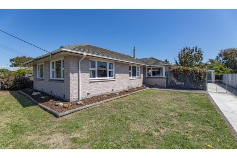 Photo of property in 17 Ariel Place, Aranui, Christchurch, 8061