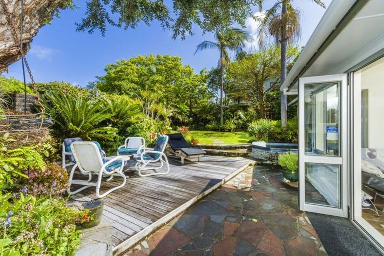 Photo of property in 25 Sylvan Park Avenue, Milford, Auckland, 0620