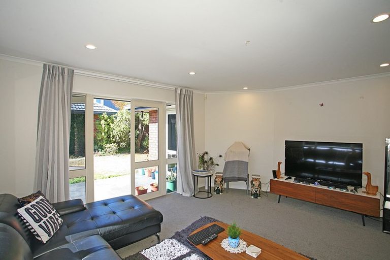 Photo of property in 408a Memorial Avenue, Burnside, Christchurch, 8053