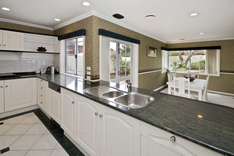 Photo of property in 20 Manor Park, Sunnyhills, Auckland, 2010