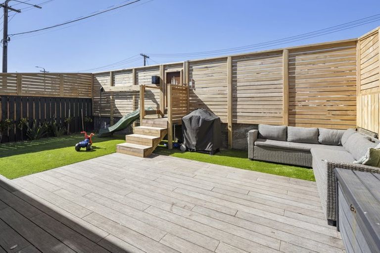 Photo of property in 16 Rua Street, Lyall Bay, Wellington, 6022