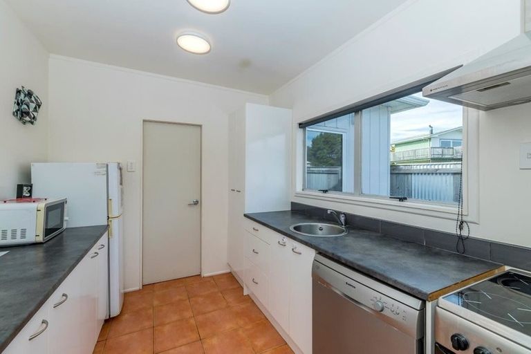 Photo of property in 16 Eruini Street, Waikanae Beach, Waikanae, 5036