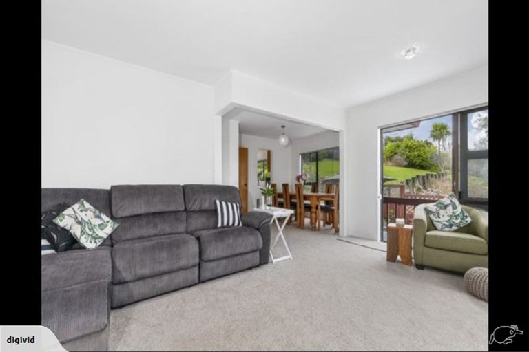 Photo of property in 11a Orewa Heights Crescent, Orewa, 0931