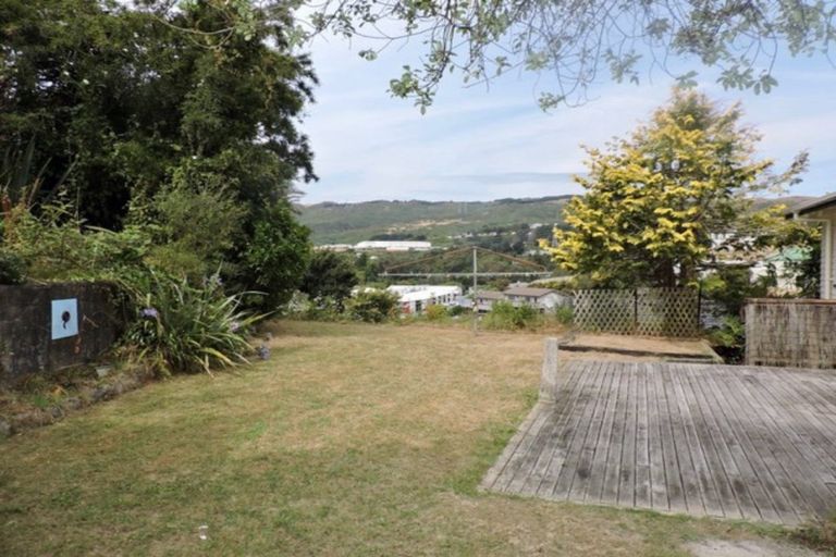 Photo of property in 89 Redwood Avenue, Tawa, Wellington, 5028