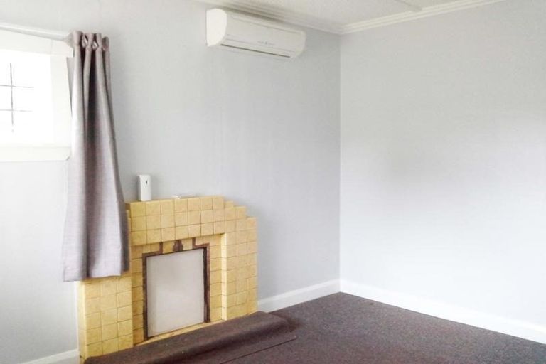 Photo of property in 3 Shortland Street, Lower Vogeltown, New Plymouth, 4310