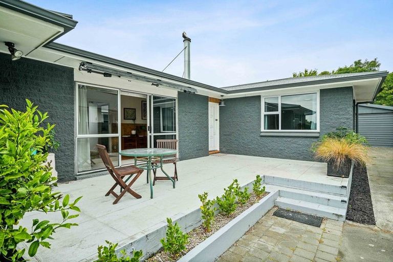 Photo of property in 25 Camelia Place, Islington, Christchurch, 8042