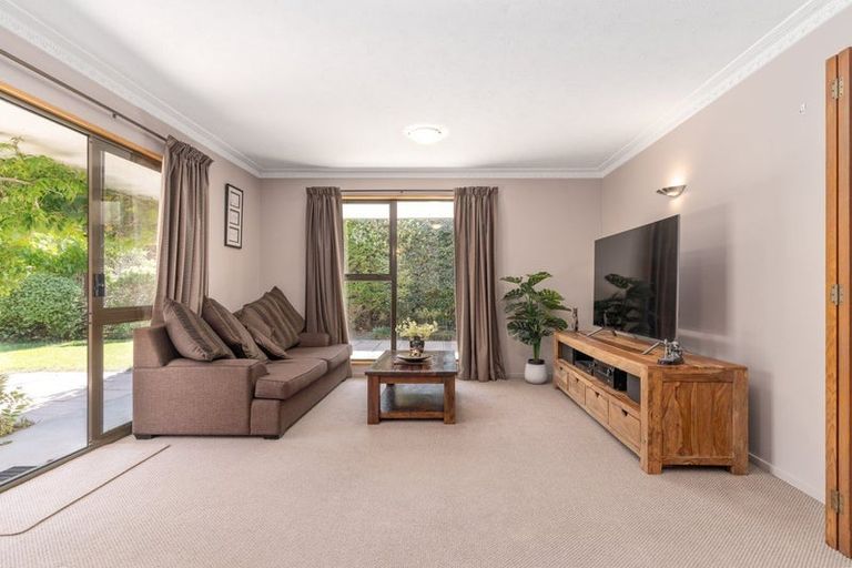 Photo of property in 75 Apsley Drive, Avonhead, Christchurch, 8042