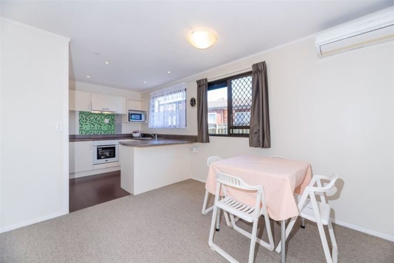 Photo of property in 2/11 Akehurst Avenue, New Lynn, Auckland, 0600
