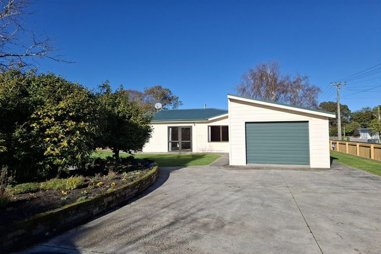 Photo of property in 8 Daniell Street, Bulls, 4818