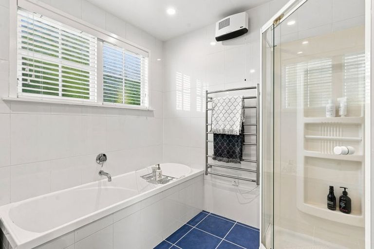 Photo of property in 199 Chelsea View Drive, Chatswood, Auckland, 0626