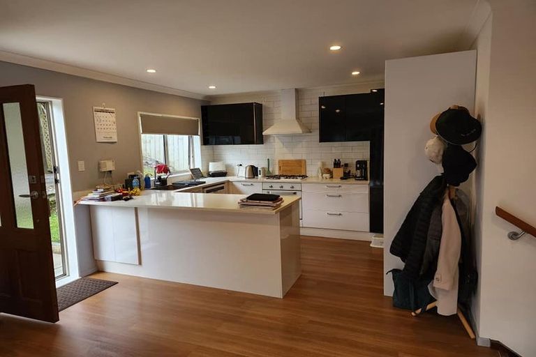 Photo of property in 24 Holt Avenue, Torbay, Auckland, 0630