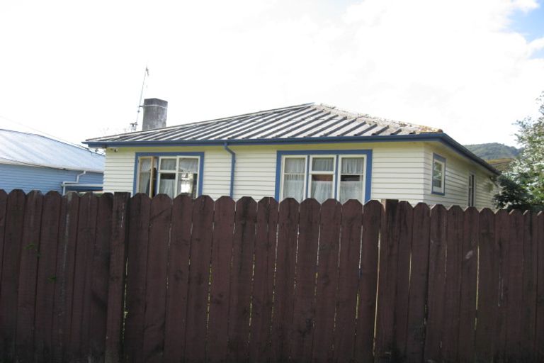 Photo of property in 35 Bledisloe Crescent, Wainuiomata, Lower Hutt, 5014