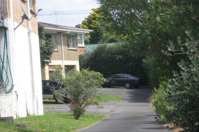 Photo of property in 3/2 Kathleen Street, Totara Vale, Auckland, 0627