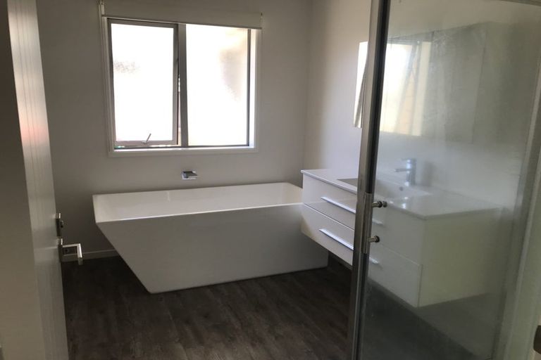 Photo of property in 27 Handley Crescent, Wigram, Christchurch, 8042