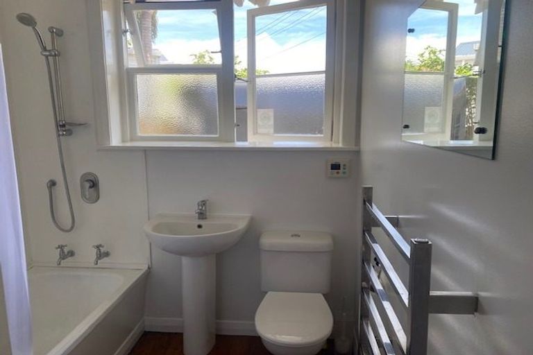 Photo of property in 89 Walmer Road, Point Chevalier, Auckland, 1022