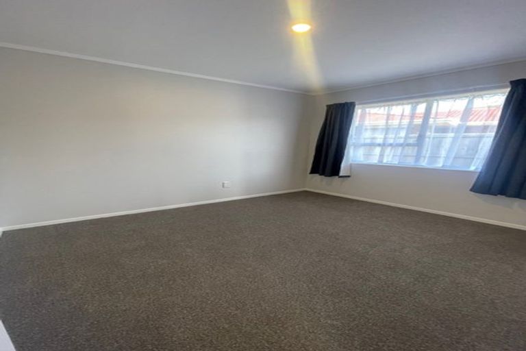 Photo of property in 1/8 Darlington Place, Glendene, Auckland, 0602