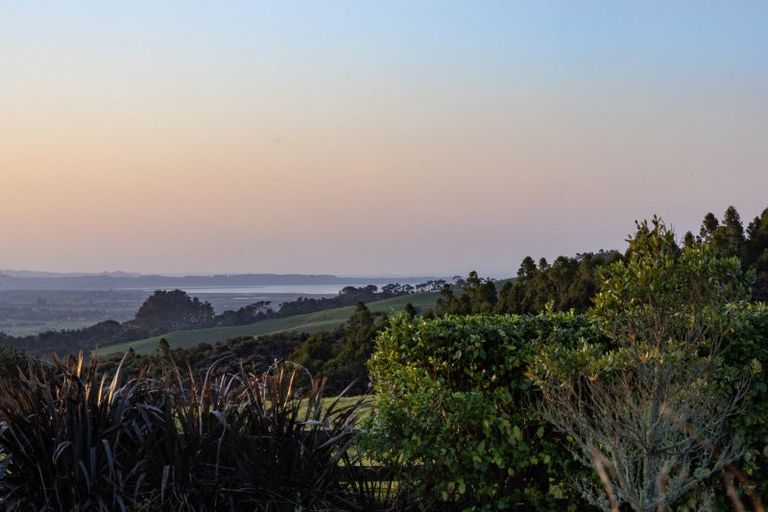 Photo of property in 457 Kiwitahi Road, Helensville, 0875