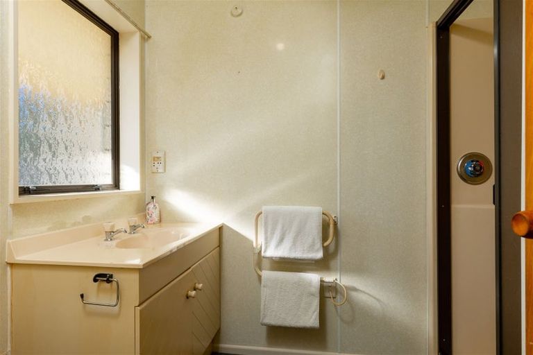 Photo of property in 35 Moana View Road, Waikawa, Picton, 7220