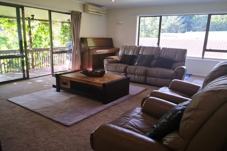 Photo of property in 15 Kingsclere Place, Goodwood Heights, Auckland, 2105