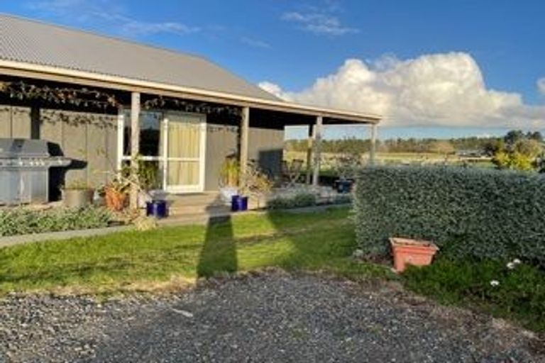 Photo of property in 35 Whatapaka Road, Karaka, Papakura, 2580