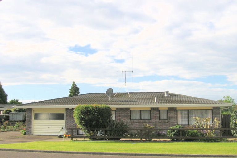 Photo of property in 1/12 Pemberton Crescent, Greerton, Tauranga, 3112