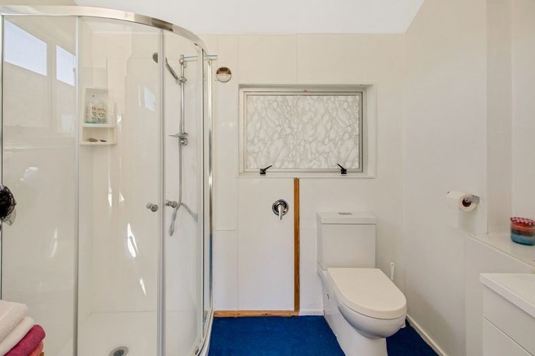 Photo of property in 28 Ngahina Street, Marton, 4710