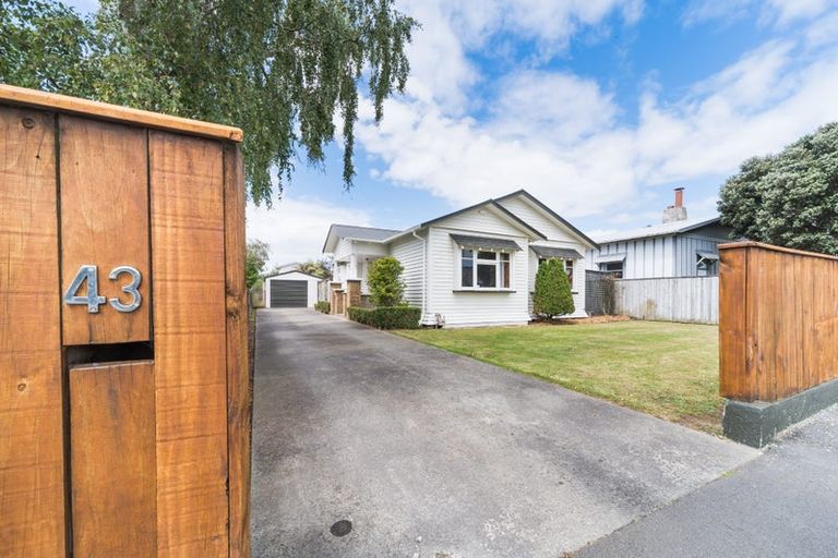 Photo of property in 43 Lyndhurst Street, Takaro, Palmerston North, 4412