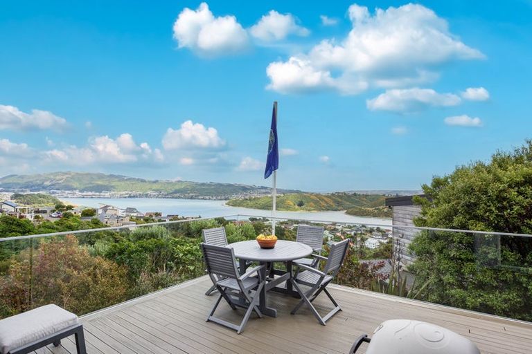 Photo of property in 5 Seascape View, Paremata, Porirua, 5024