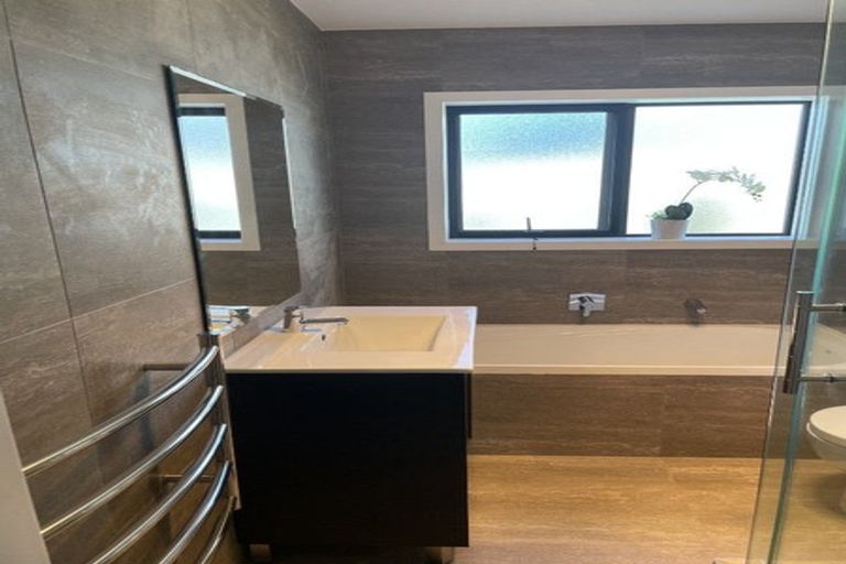 Photo of property in 16 Bangla Place, Massey, Auckland, 0614