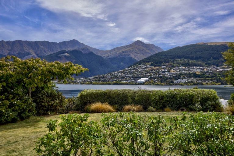 Photo of property in 16 Oregon Drive, Kelvin Heights, Queenstown, 9300