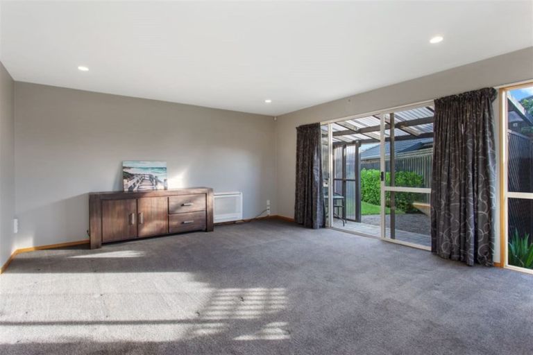 Photo of property in 2/28 Kirsten Place, Parklands, Christchurch, 8083