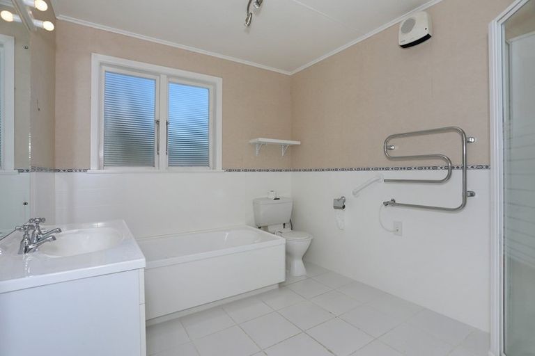 Photo of property in 96 Alexandra Street, Marton, 4710