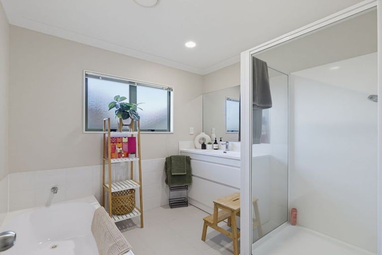 Photo of property in 6 Chadlington Avenue, Henderson, Auckland, 0612