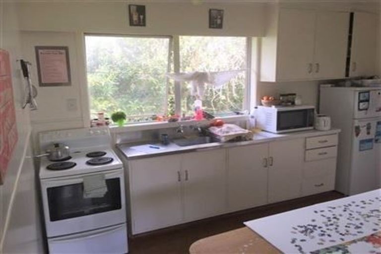 Photo of property in 1/2 Gregg Place, Sunnyvale, Auckland, 0612
