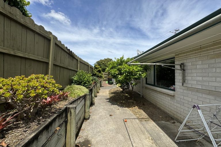 Photo of property in 3 West Fairway, Golflands, Auckland, 2013